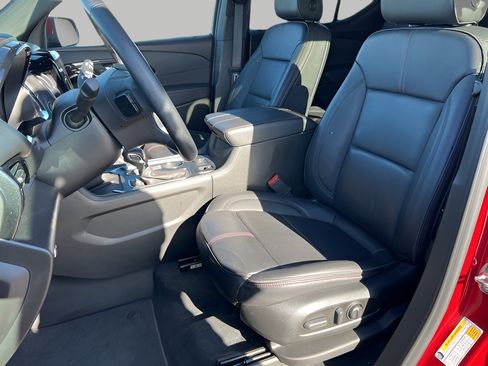 Used 2023 Chevrolet Traverse RS image 27