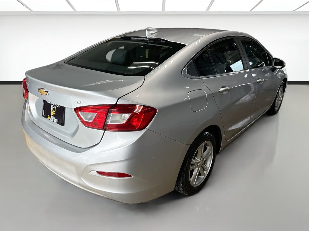 Used 2018 Chevrolet Cruze LT w/ Convenience Package FWD image 5