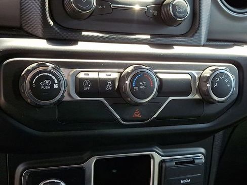 Used 2021 Jeep Wrangler Sport AWD/4WD image 15