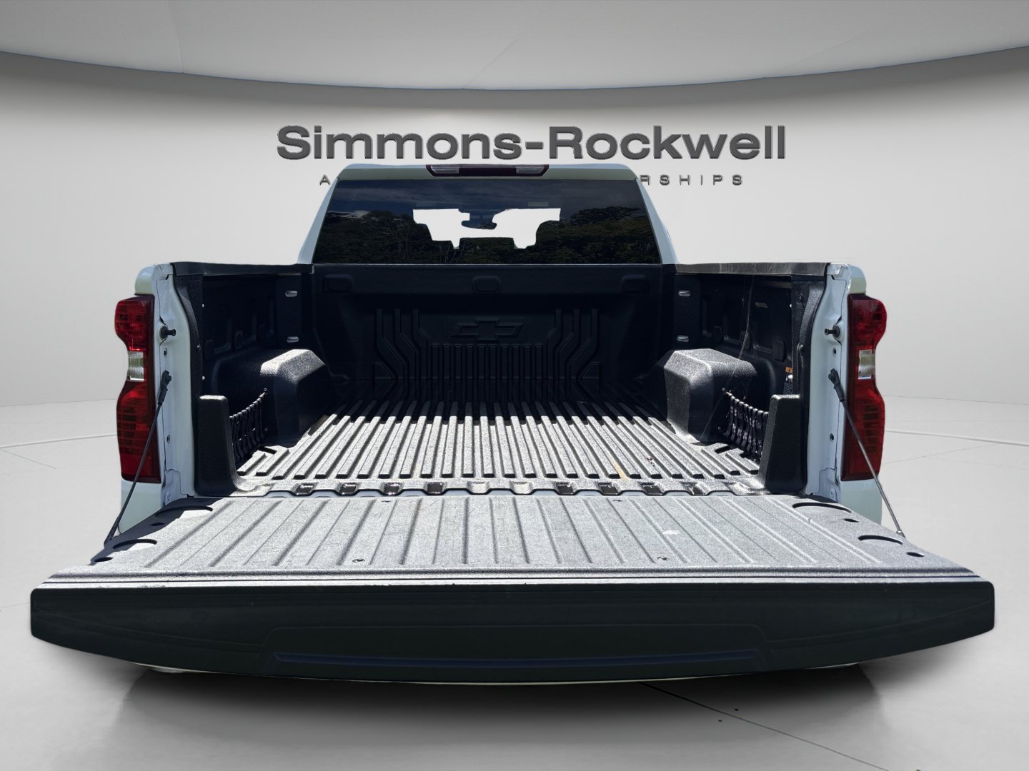 Used 2024 Chevrolet Silverado 1500 LT AWD/4WD image 8