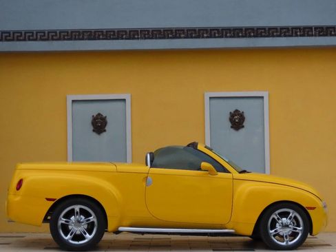 Used 2004 Chevrolet SSR w/ Preferred Equipment Group image 13