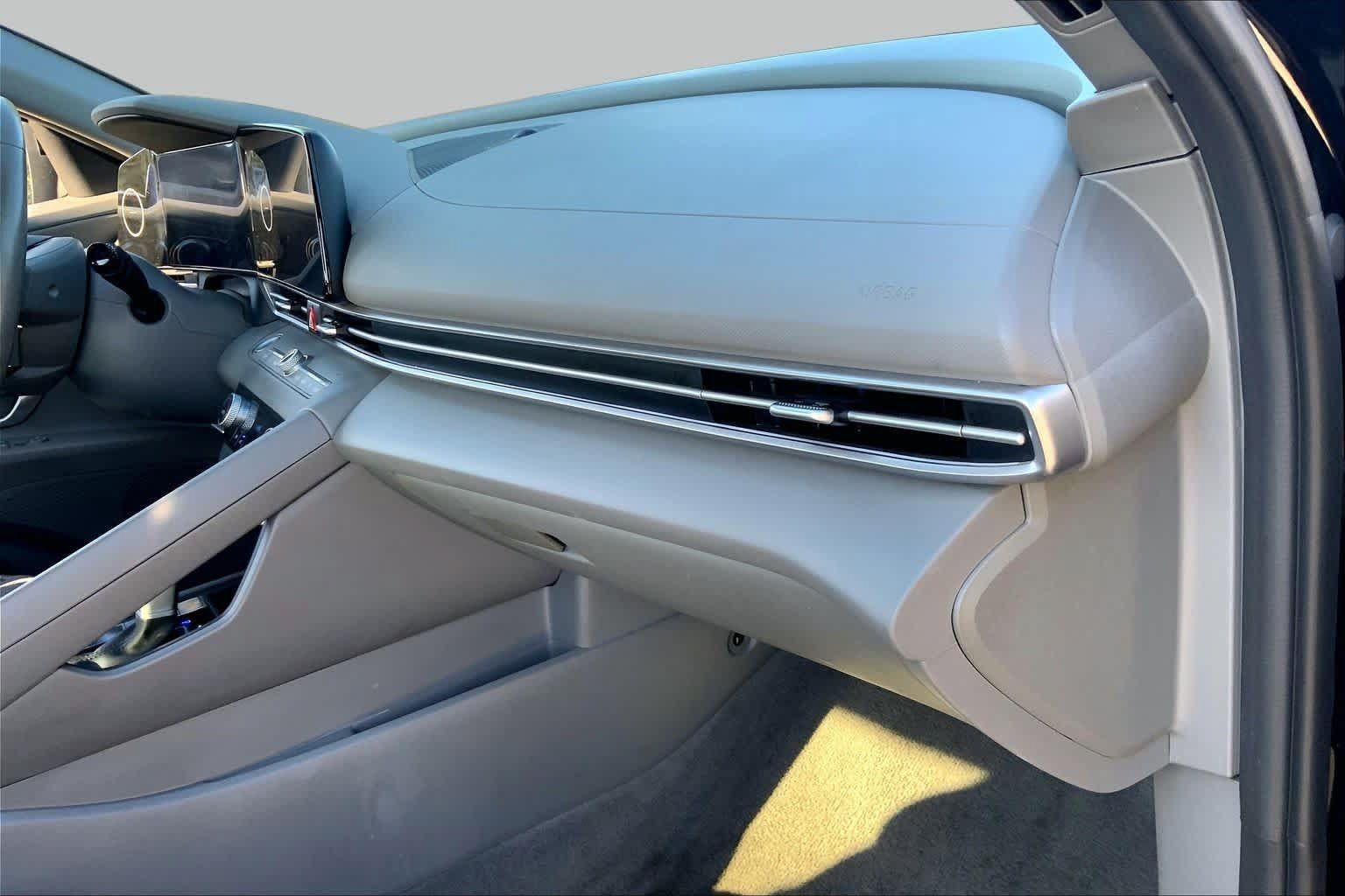 Used 2025 Hyundai Elantra SEL FWD image 18
