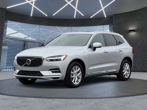 Used 2018 Volvo XC60 T8 Inscription w/ Advanced Package AWD/4WD image 2