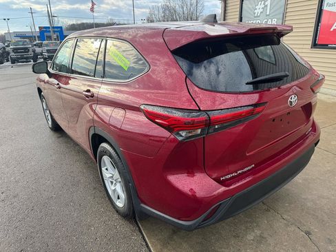 Used 2022 Toyota Highlander LE AWD/4WD image 7