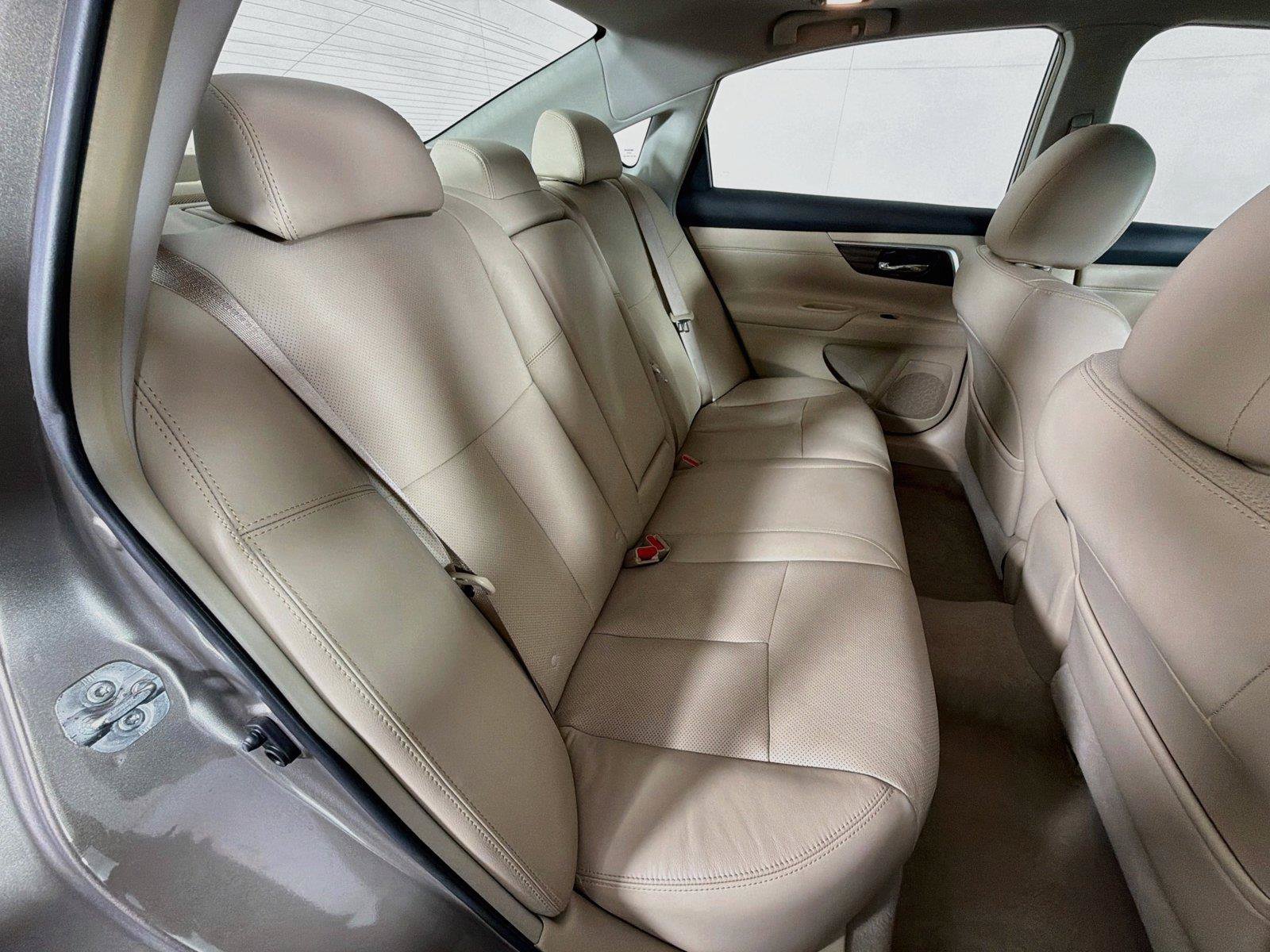 Used 2013 Nissan Altima 3.5 SL w/ Technology Pkg FWD image 30