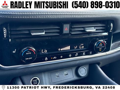 Used 2023 Nissan Rogue SL AWD/4WD image 10