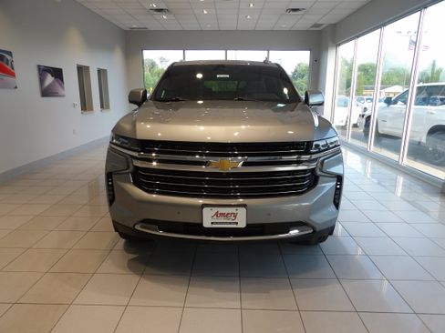 Used 2024 Chevrolet Tahoe LT w/ Luxury Package AWD/4WD image 2
