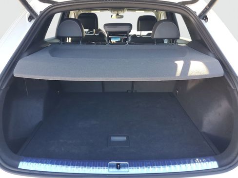 Used 2025 Audi Q3 2.0T Premium w/ Black Optic Sport Package image 8