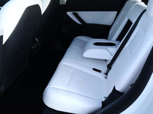 Used 2022 Tesla Model Y Performance image 16