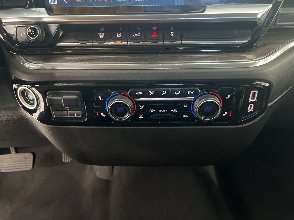 Used 2024 Chevrolet Silverado 2500 LTZ AWD/4WD image 17