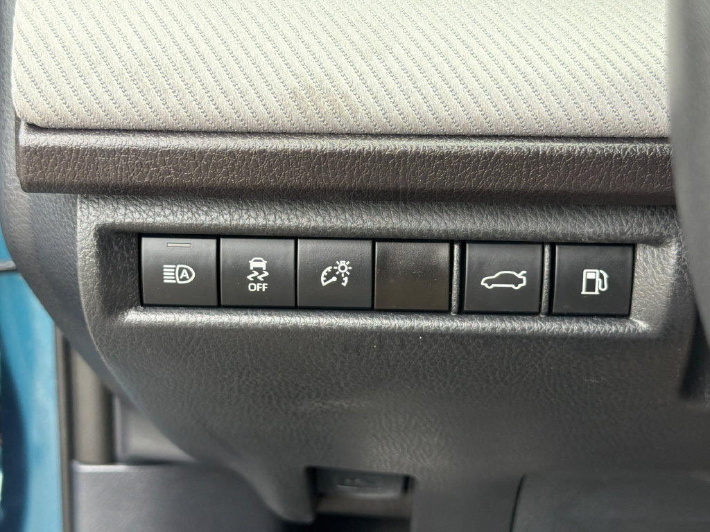 Used 2025 Toyota Camry SE w/ Convenience Package FWD image 21