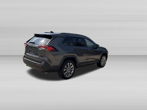 Used 2022 Toyota RAV4 XLE Premium AWD/4WD image 5