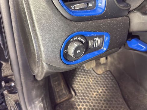 Used 2023 Jeep Renegade Trailhawk w/ Sun/Sound Group AWD/4WD image 12