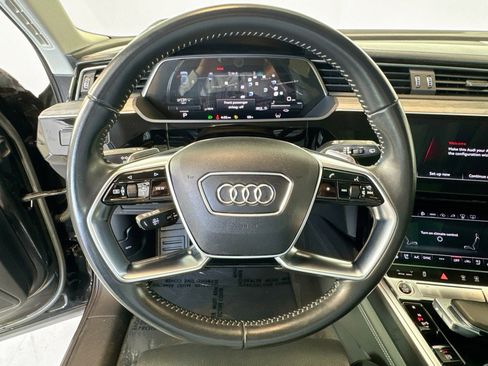 Used 2021 Audi e-tron Prestige w/ Prestige Package image 11