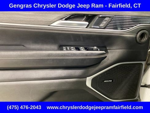 Certified 2024 Jeep Wagoneer Series III AWD/4WD image 12