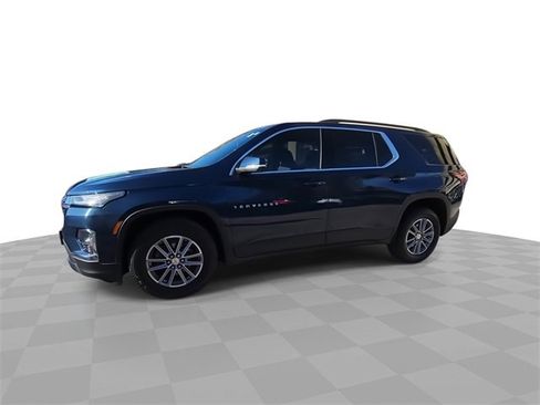 Used 2023 Chevrolet Traverse LT image 4