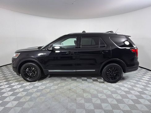Used 2018 Ford Explorer XLT w/ Equipment Group 202A AWD/4WD image 8