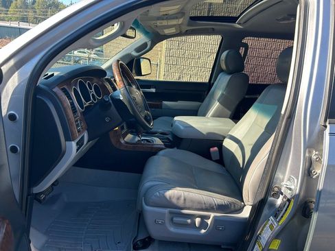 Used 2011 Toyota Tundra Limited w/ Platinum Pkg AWD/4WD image 9