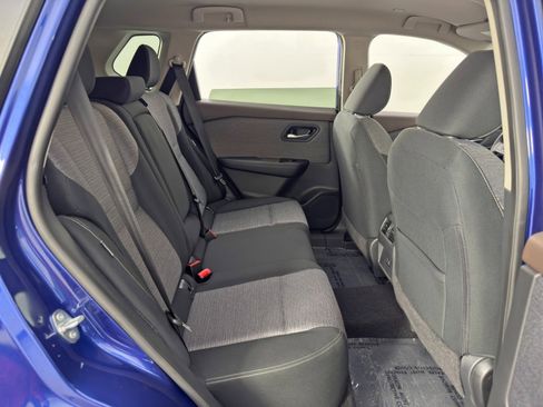 Used 2023 Nissan Rogue SV image 35