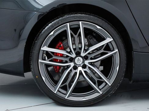 Used 2022 Maserati Quattroporte Modena image 23