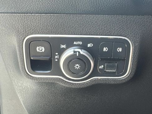 Used 2022 Mercedes-Benz GLB 250 image 22