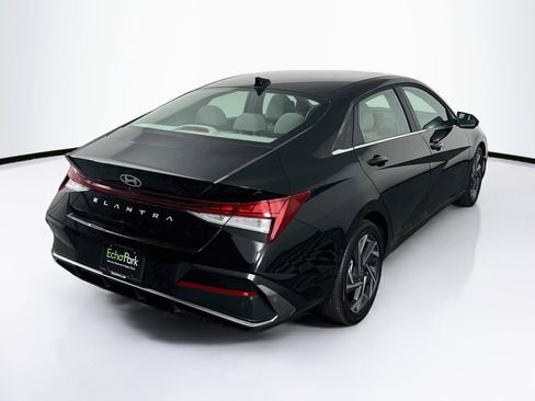 Used 2025 Hyundai Elantra SEL FWD image 9