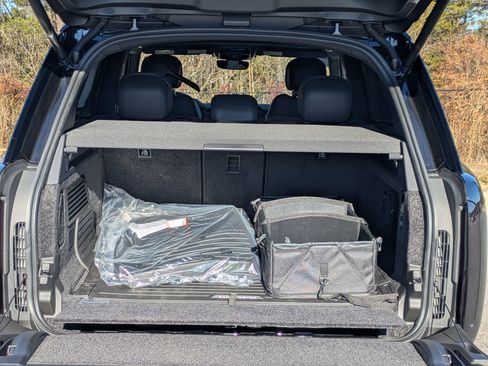 New 2026 Land Rover Range Rover SE image 27