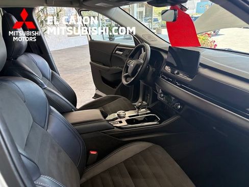 Used 2025 Mitsubishi Outlander SE FWD image 20
