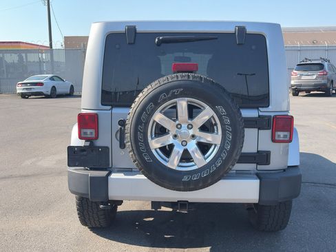 Used 2013 Jeep Wrangler Unlimited Sahara w/ Connectivity Group AWD/4WD image 6