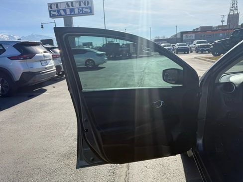 Used 2016 Nissan Versa SV image 17