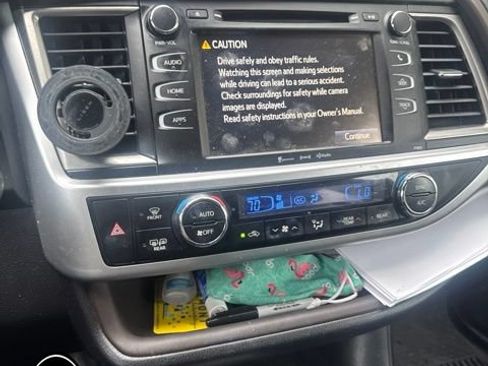 Used 2019 Toyota Highlander Plus AWD/4WD image 9
