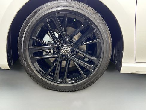 Used 2025 Toyota Camry SE w/ Convenience Package image 14