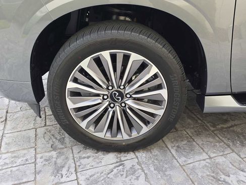 Certified 2025 INFINITI QX80 Sensory image 9