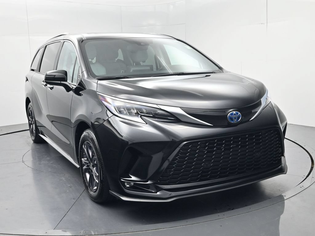Used 2024 Toyota Sienna XSE w/ XSE Plus Package AWD/4WD image 2