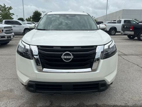 Used 2024 Nissan Pathfinder SV FWD image 8