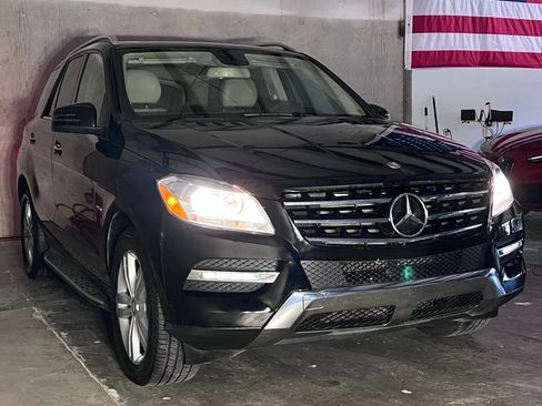 Used 2012 Mercedes-Benz ML 350 ML 350 4MATIC Sport Utility 4D image 4