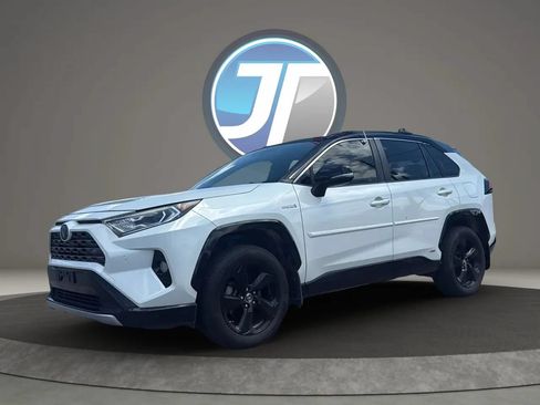 Used 2019 Toyota RAV4 XSE AWD/4WD image 16
