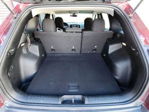 Used 2019 Jeep Cherokee Latitude w/ Cold Weather Group image 21