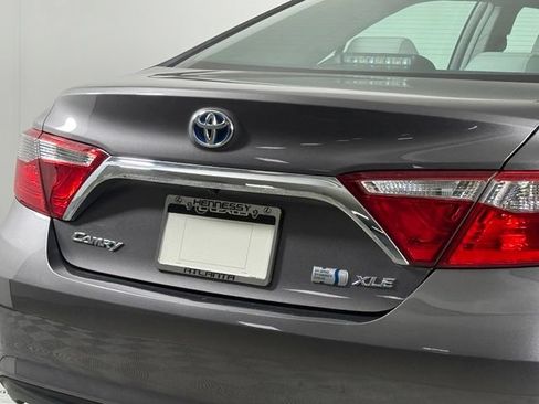 Used 2017 Toyota Camry XLE w/ Moonroof Package FWD image 16