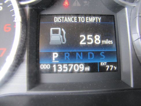 Used 2016 Toyota Tundra SR5 w/ SR5 Upgrade Package image 39