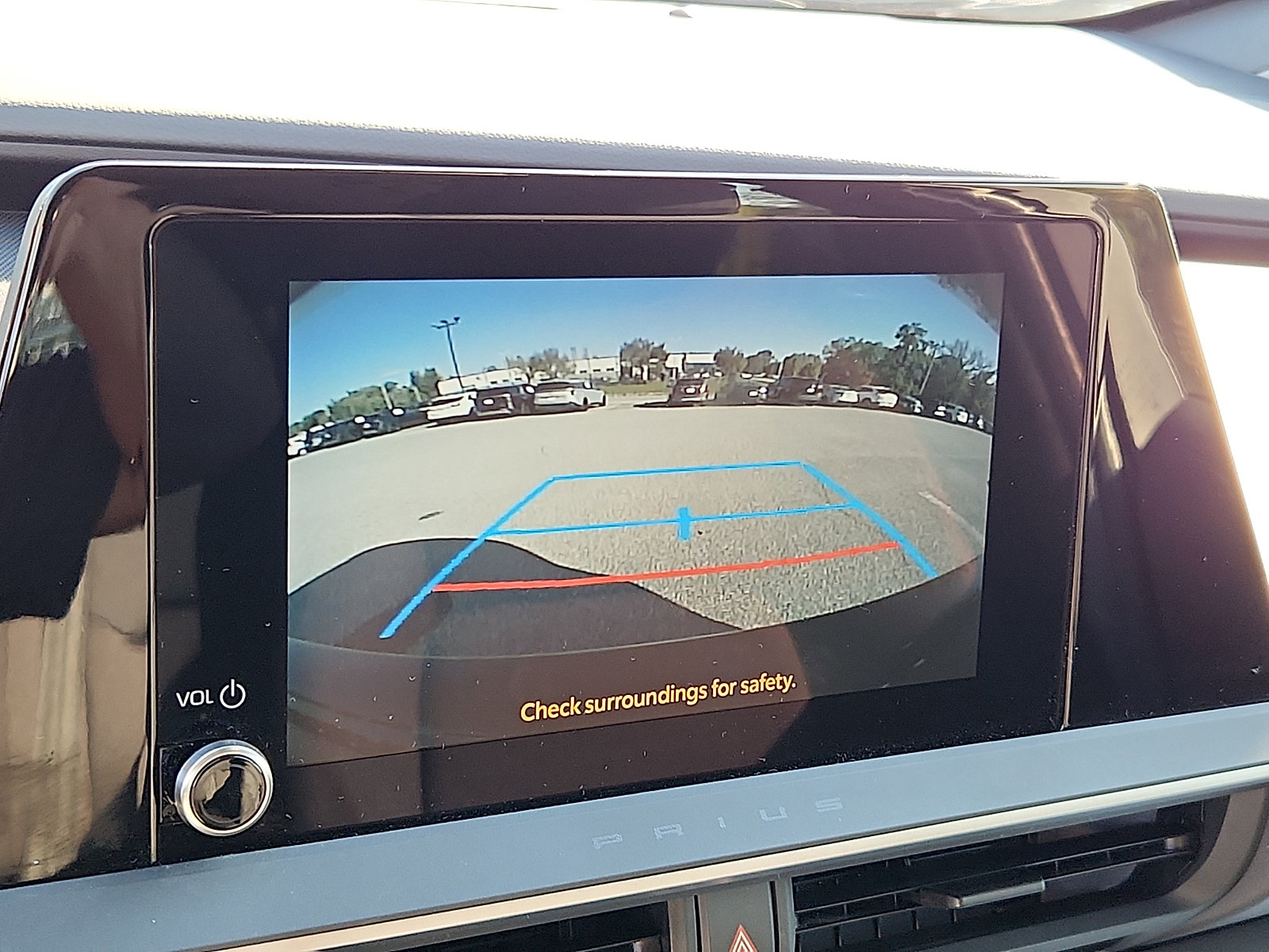 Used 2024 Toyota Prius LE FWD image 17