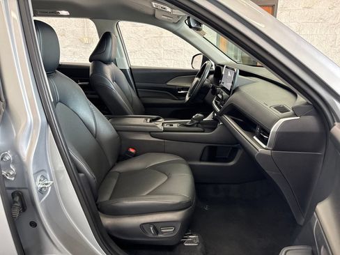Used 2025 Toyota Grand Highlander AWD image 52