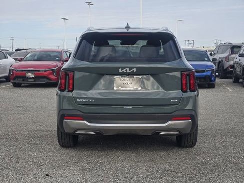 Used 2025 Kia Sorento EX FWD image 6
