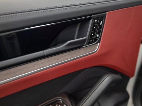 Used 2026 Porsche Cayenne S image 23