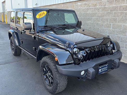 Used 2016 Jeep Wrangler Unlimited Sahara AWD/4WD image 2