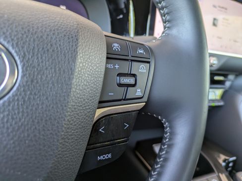 Used 2024 Toyota Crown Platinum AWD/4WD image 24