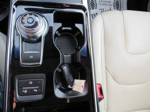 Used 2019 Ford Edge Titanium w/ Equipment Group 301A image 22