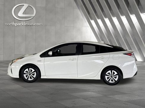 Used 2017 Toyota Prius Two image 1
