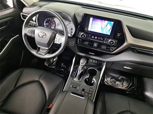 Used 2023 Toyota Highlander XLE image 16