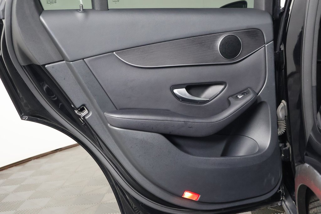 Used 2020 Mercedes-Benz GLC 300 4MATIC image 13